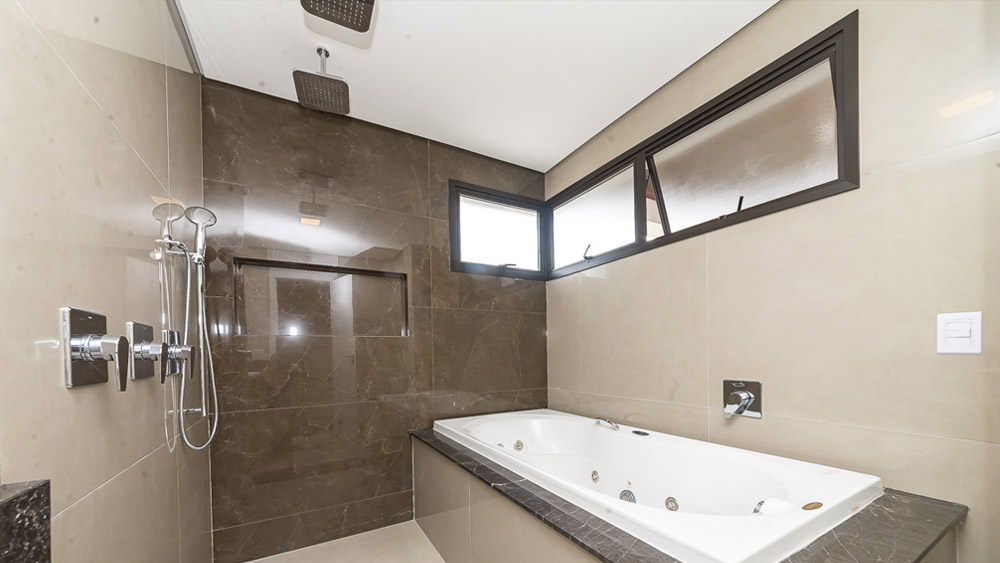 33. Banheiro Suíte Master Duplex 1101 . piso superior | AGL Incorporadora
