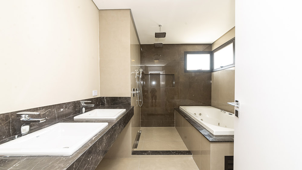 32. Banheiro Suíte Master Duplex 1101 . piso superior | AGL Incorporadora
